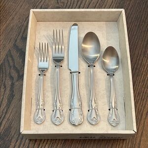 The Pioneer Woman Agatha Flatware Set